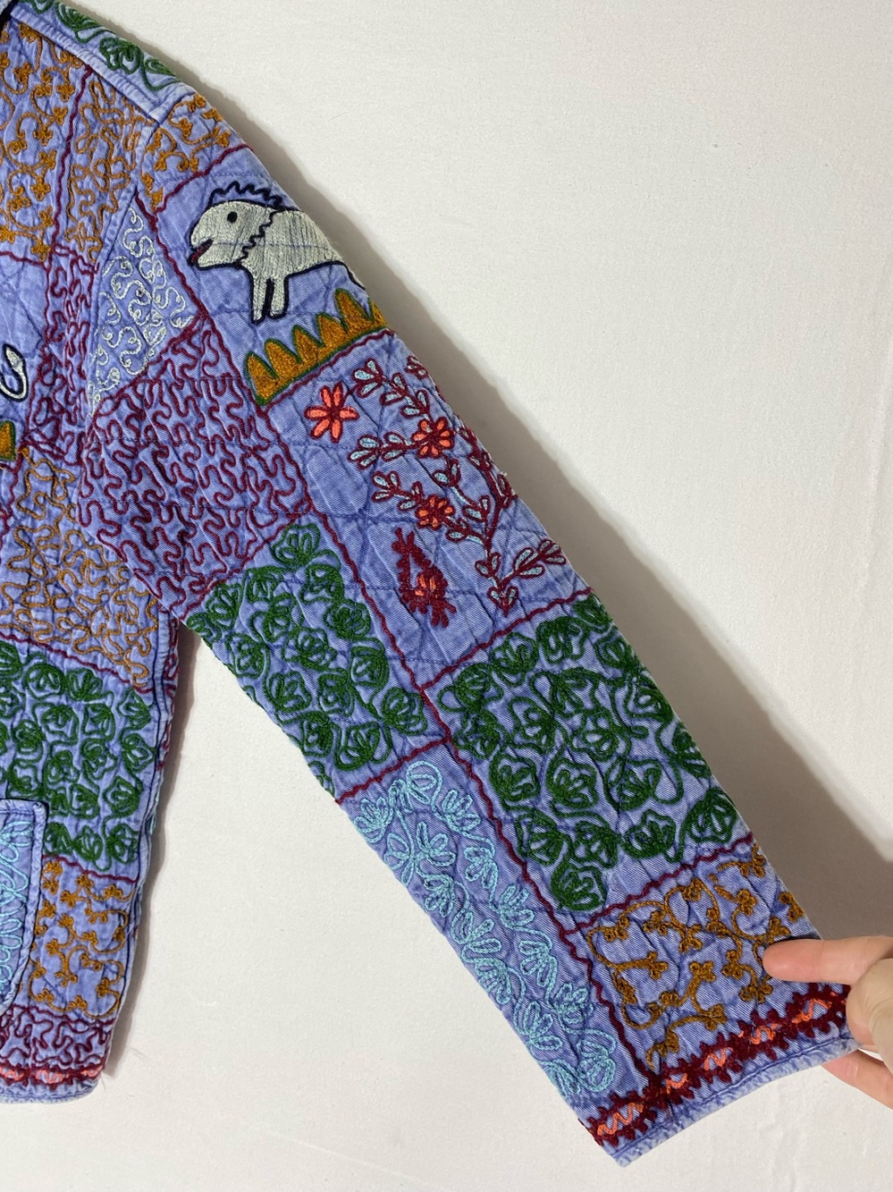 Vintage 90s Kantha Quilt Jacket Patchwork Boho Folk Art Embroidered Animals M - Picture 11 of 16